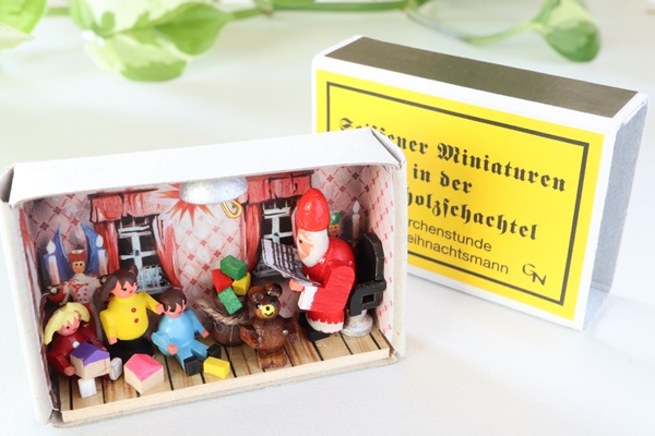 マッチ箱 ソリを引くサンタ – ドイツ・ザイフェンの木のおもちゃ seiffen