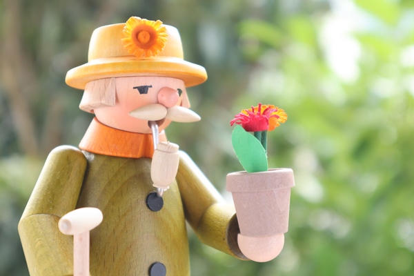 煙だし人形 パン屋さん – ドイツ・ザイフェンの木のおもちゃ seiffen