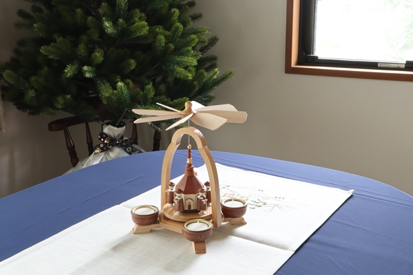クリスマスピラミッド 聖歌隊 白木 – ドイツ・ザイフェンの木の