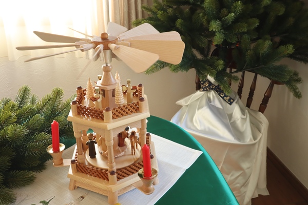 クリスマスピラミッド 聖誕 – ドイツ・ザイフェンの木のおもちゃ seiffen