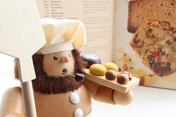 煙だし人形 パン屋さん – ドイツ・ザイフェンの木のおもちゃ seiffen