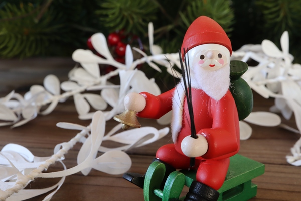 TI ソリに乗ったサンタ – ドイツ・ザイフェンの木のおもちゃ seiffen
